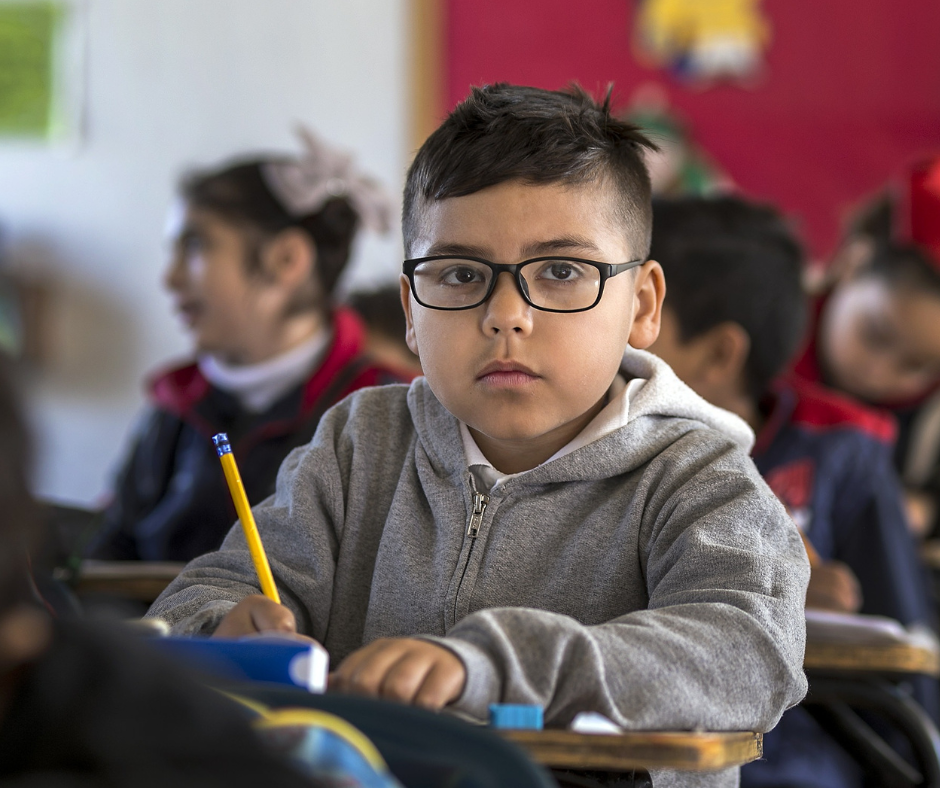 معلمان و کارکنان آموزش و پرورش